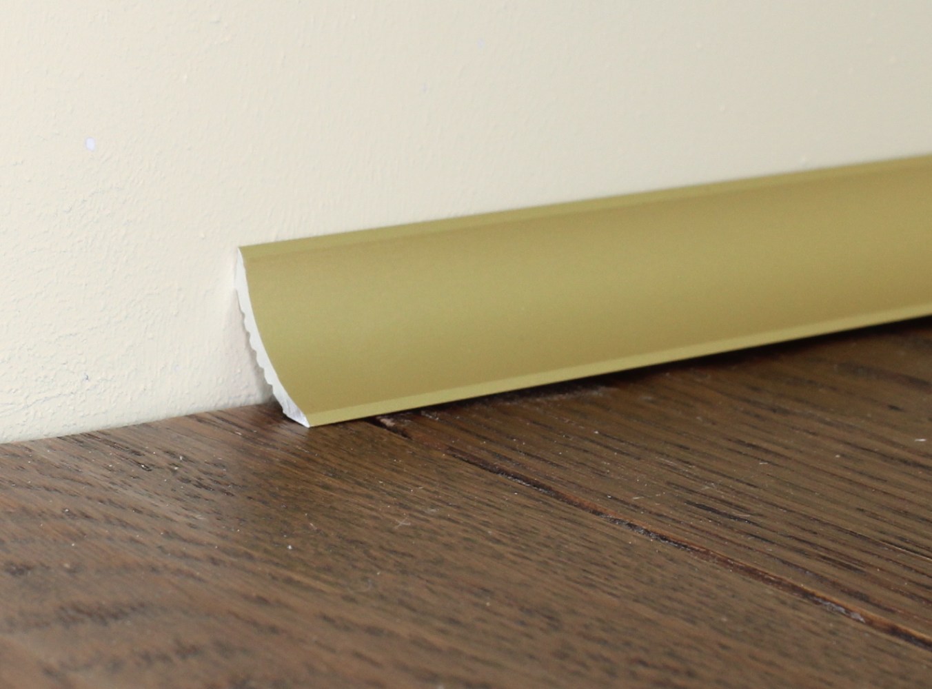 Плинтус алюминиевый Modern Decor мини EWA золото 3000×15×15